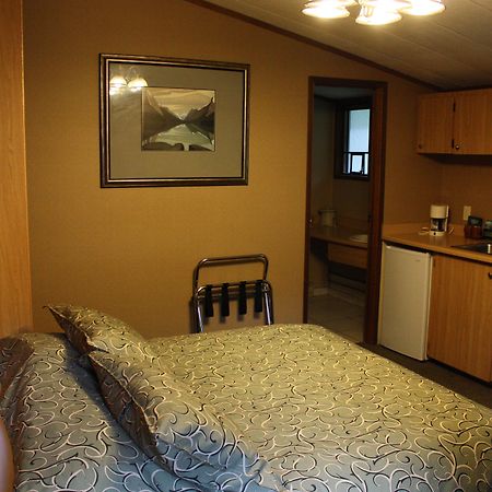 Sunwapta Falls Rocky Mountain Lodge Jasper Extérieur photo