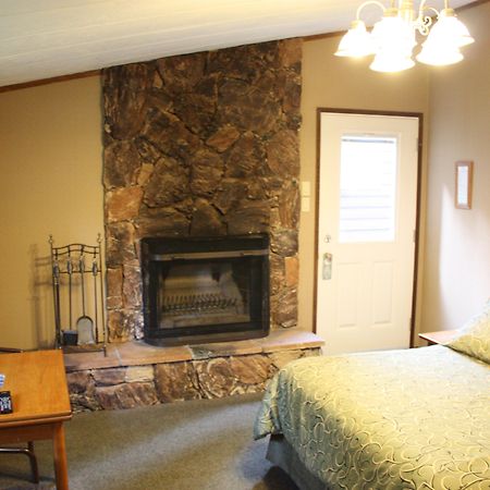Sunwapta Falls Rocky Mountain Lodge Jasper Extérieur photo