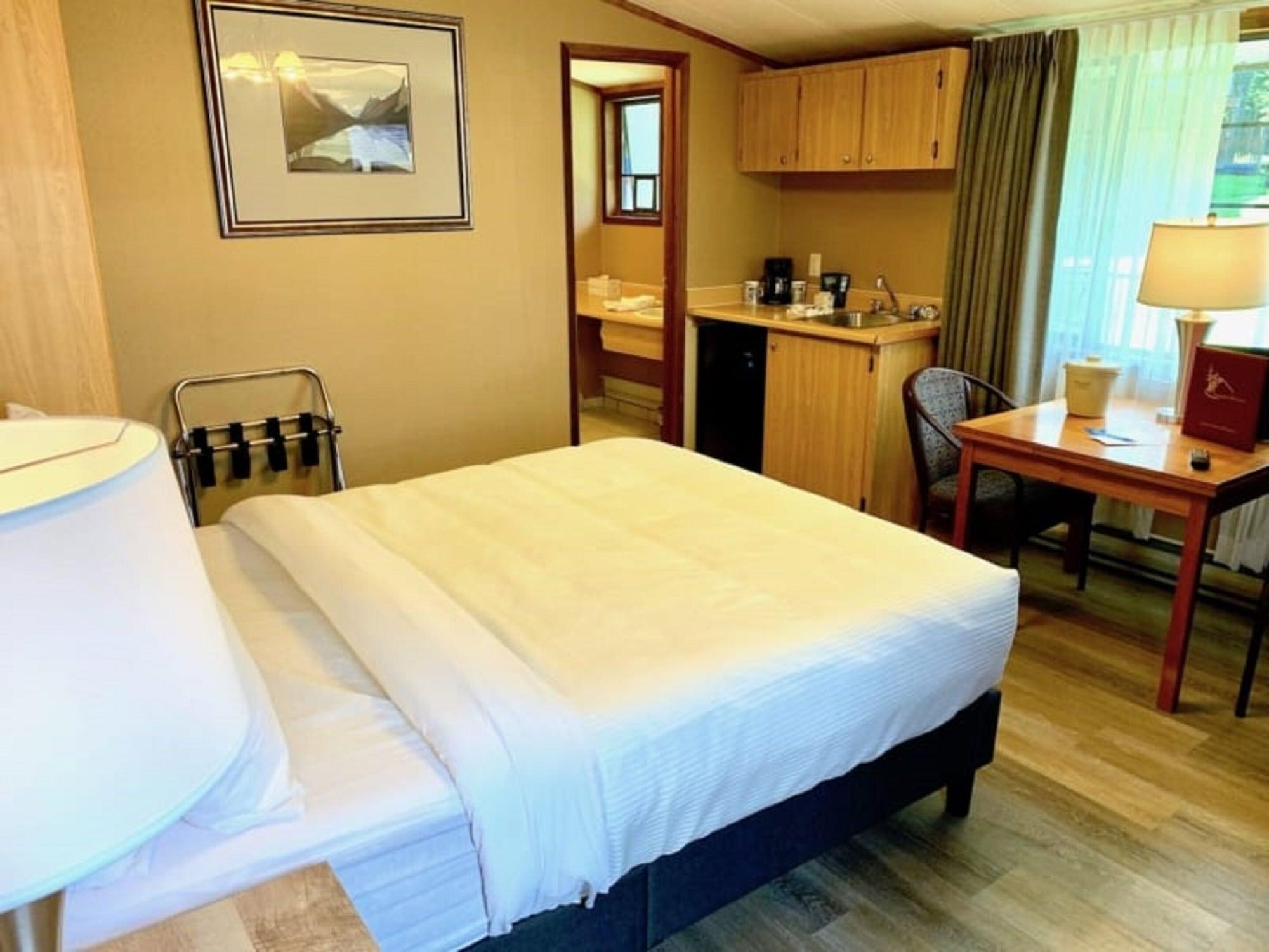 Sunwapta Falls Rocky Mountain Lodge Jasper Extérieur photo