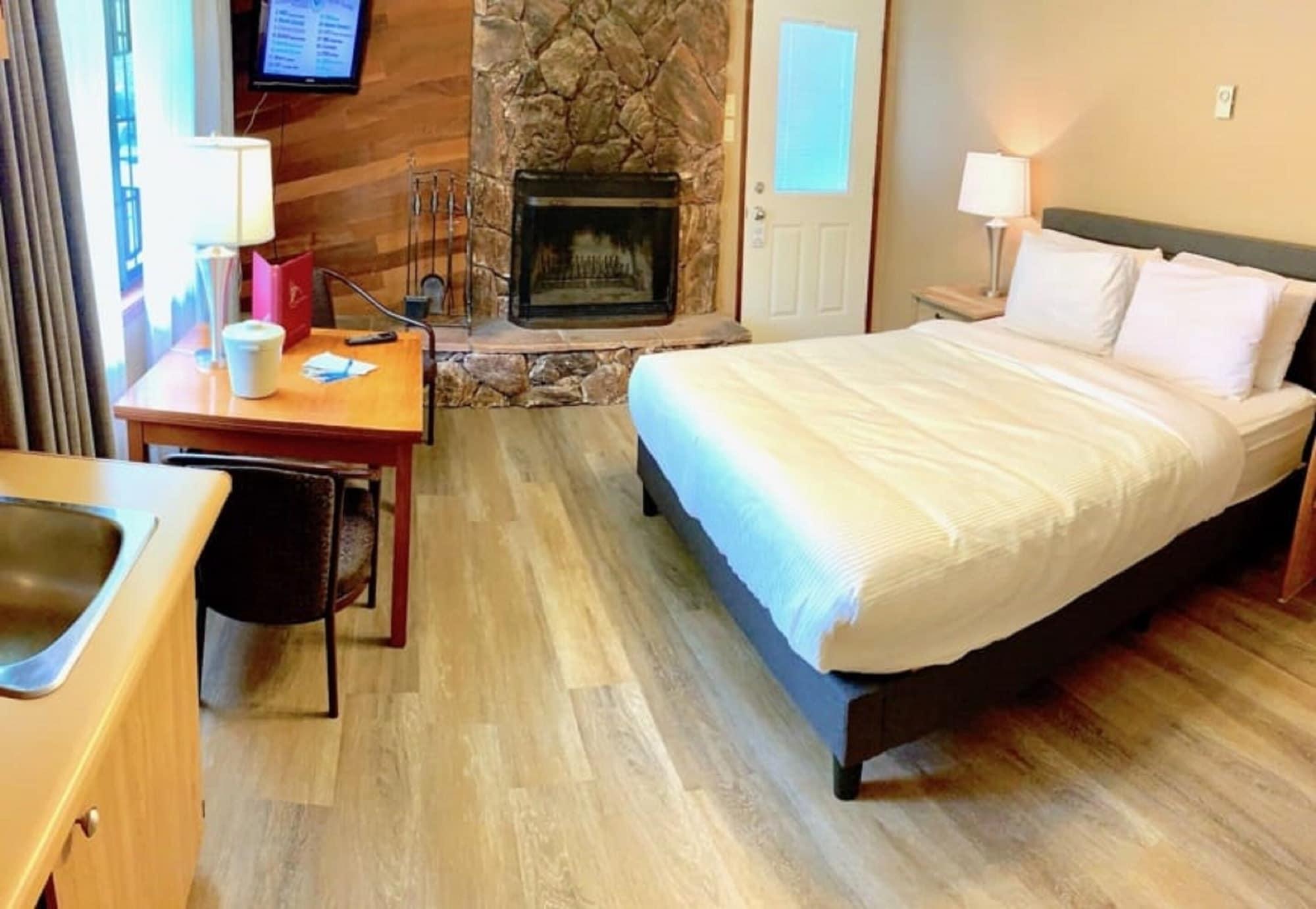 Sunwapta Falls Rocky Mountain Lodge Jasper Extérieur photo