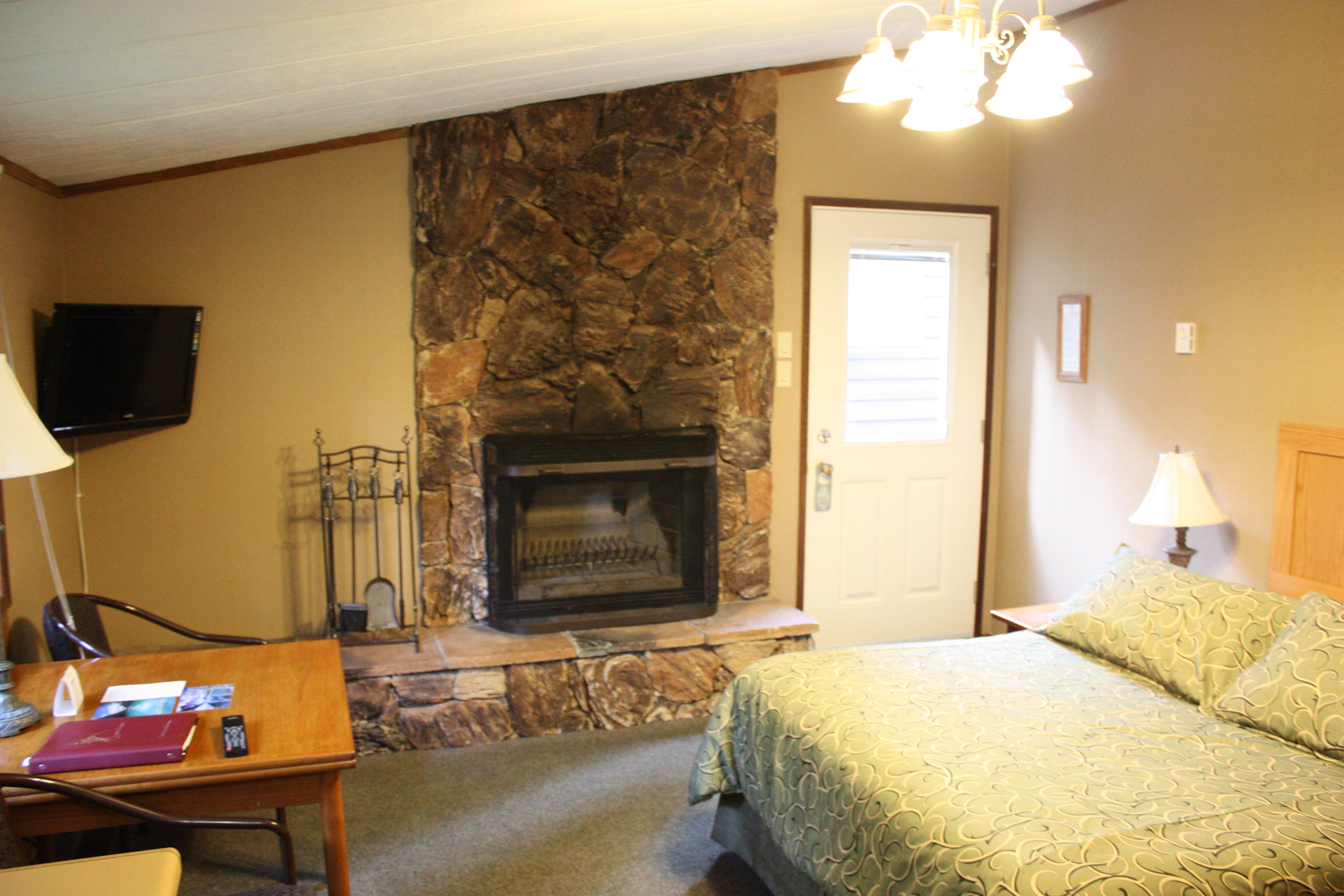 Sunwapta Falls Rocky Mountain Lodge Jasper Extérieur photo