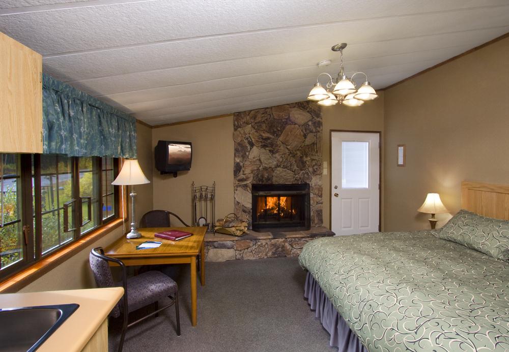 Sunwapta Falls Rocky Mountain Lodge Jasper Extérieur photo
